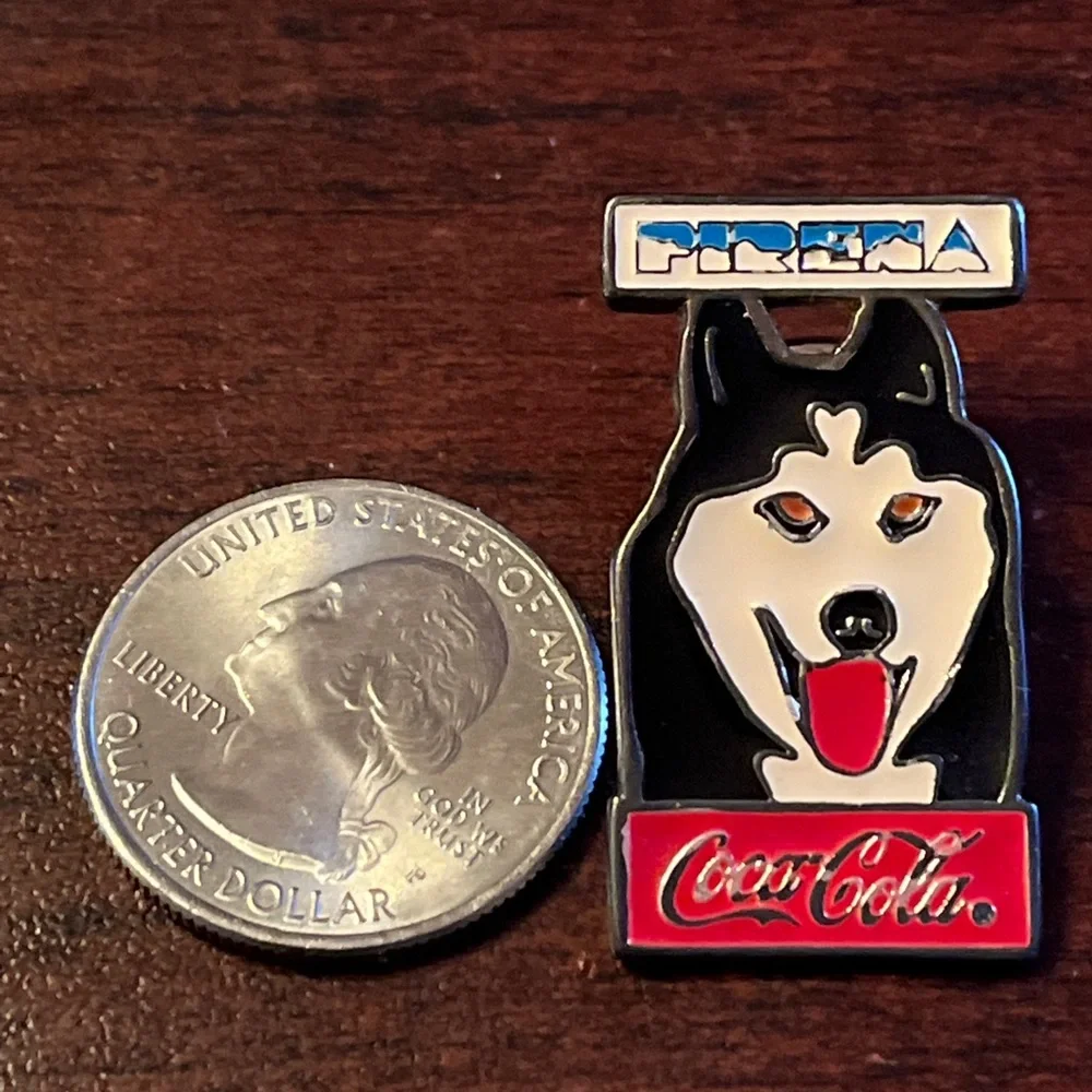 Vintage Coca-Cola Pirena Competitive Mushing Event Siberian‎ Husky Lapel Pin
